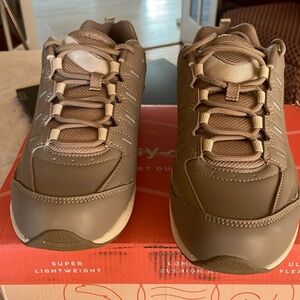 Brand new Easy Spirit roadrun walk/run sneaker shoe 10Wide.